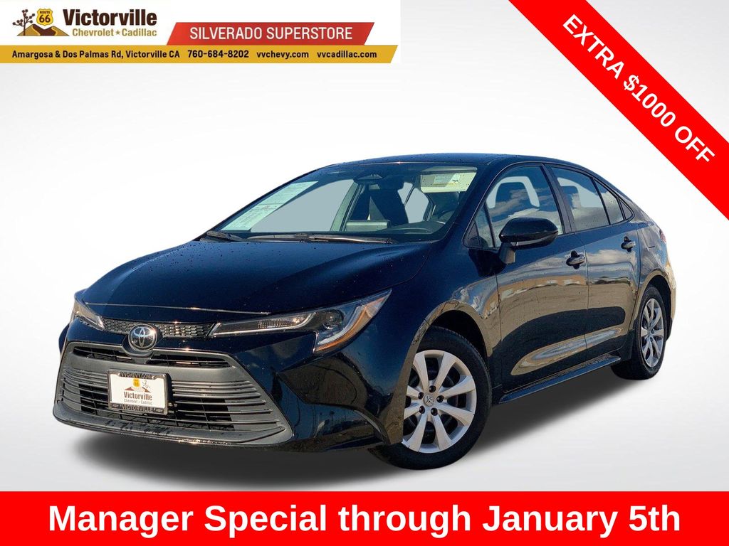 2024 Toyota Corolla LE's photo