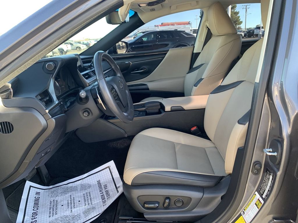 2019 Lexus ES 350 - Photo 18