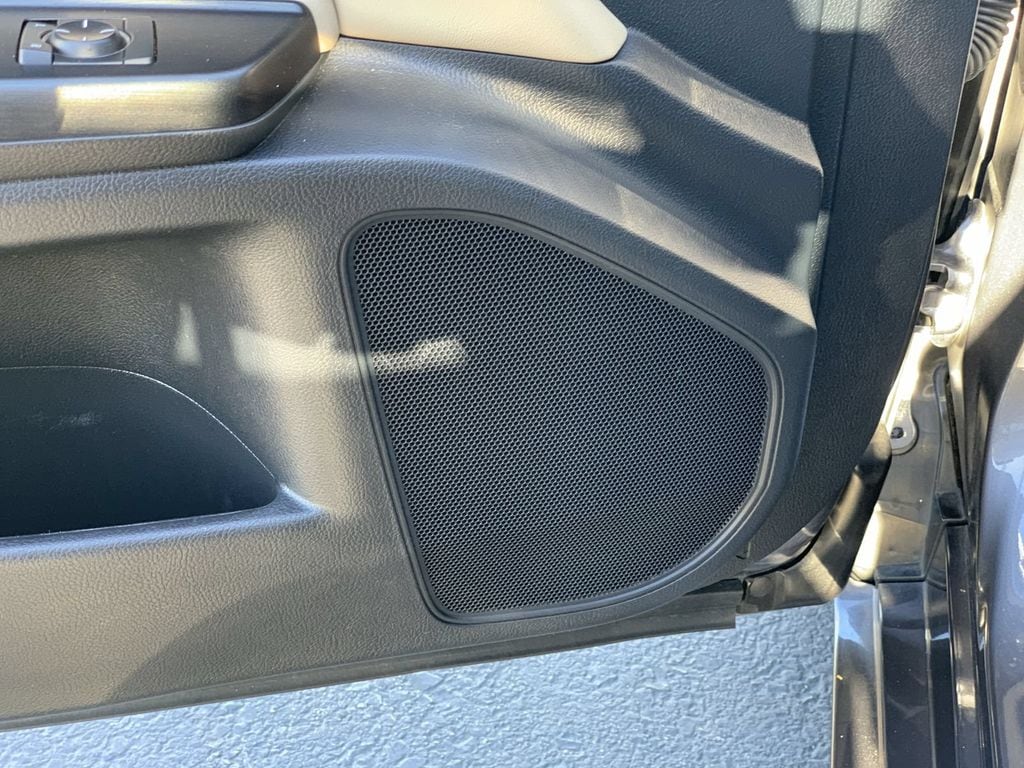 2019 Lexus ES 350 - Photo 23