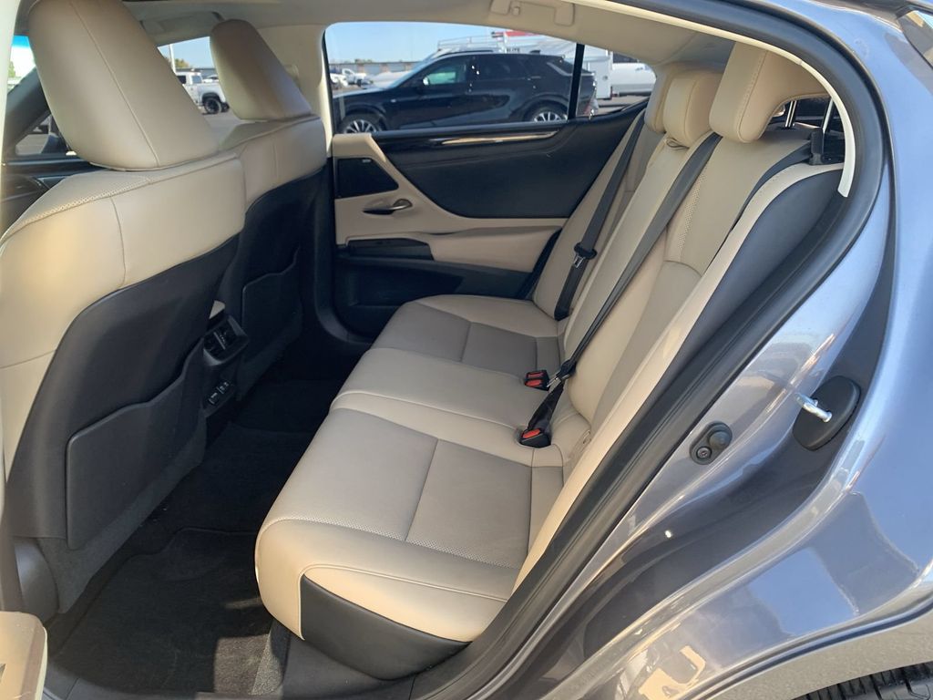 2019 Lexus ES 350 - Photo 24