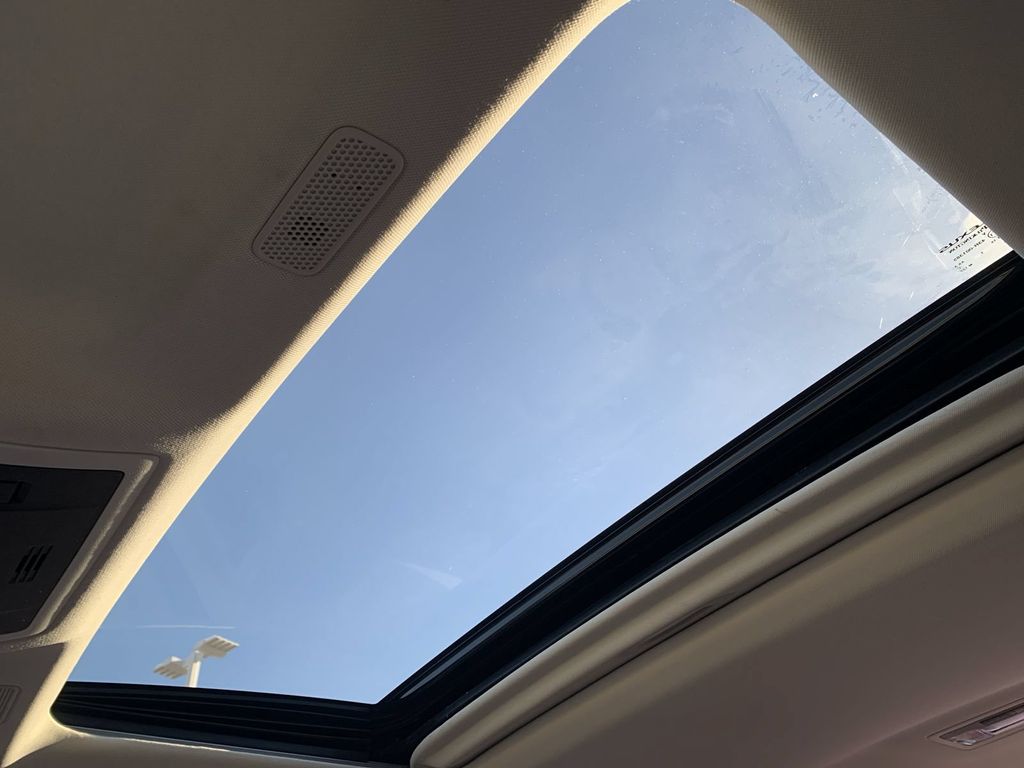 2019 Lexus ES 350 - Photo 17