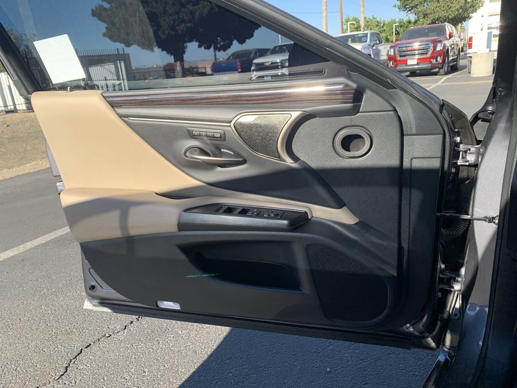 2019 Lexus ES 350 - Photo 21