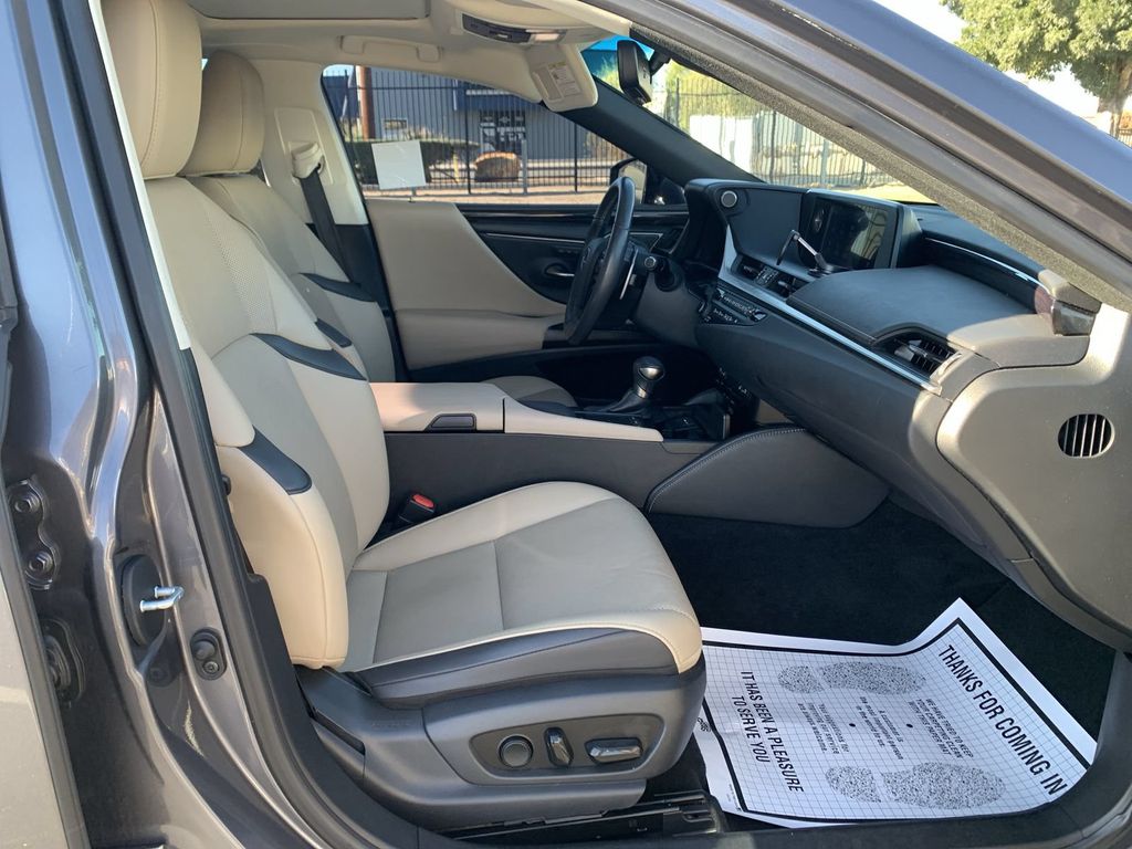 2019 Lexus ES 350 - Photo 27