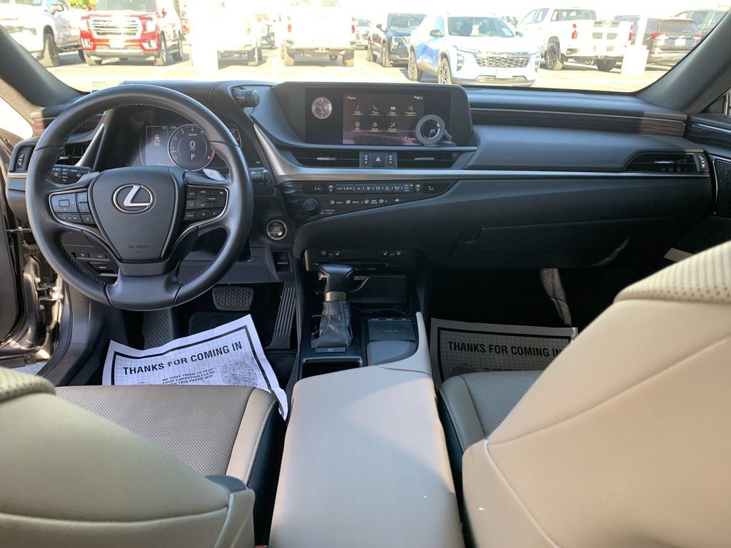 2019 Lexus ES 350 - Photo 19