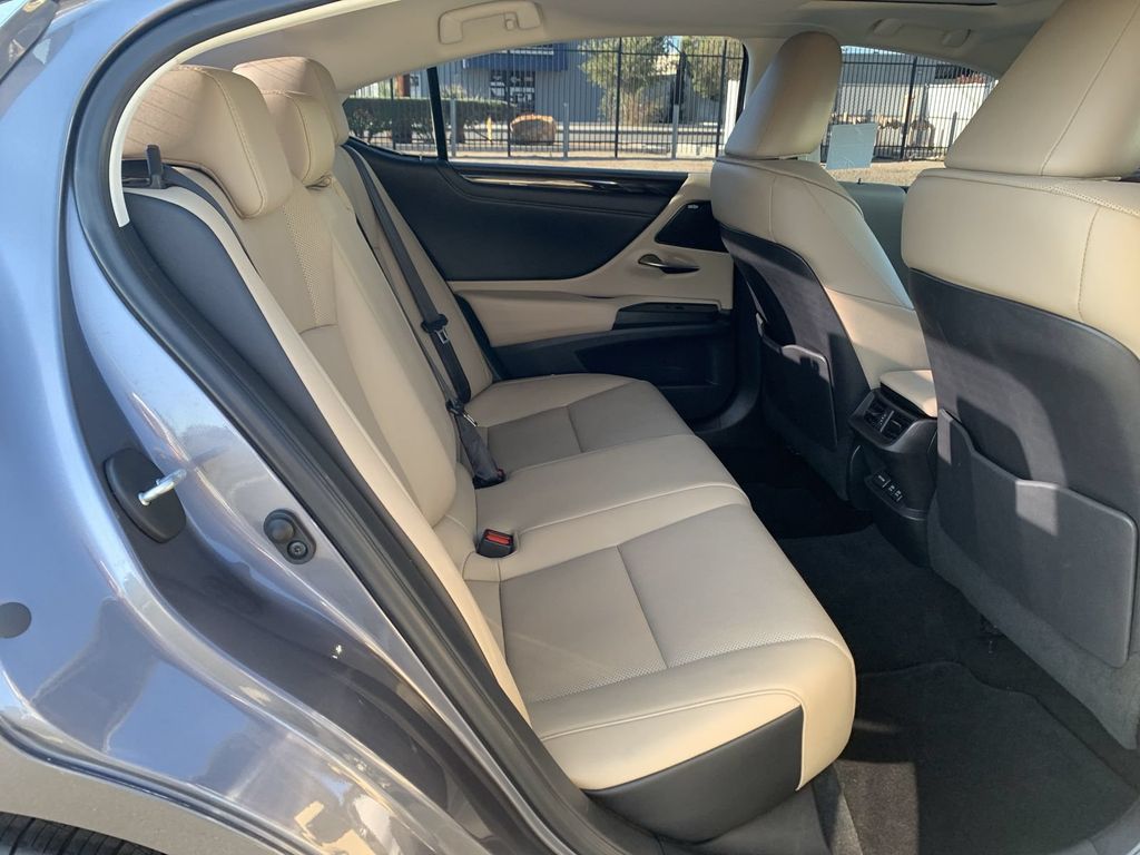 2019 Lexus ES 350 - Photo 26