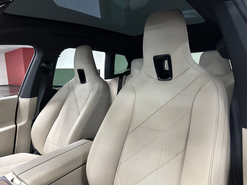 2023 BMW iX Base - Photo 18