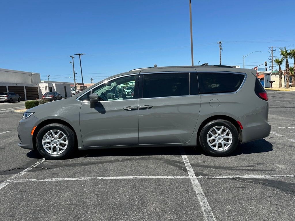Used 2022 Chrysler Pacifica Touring L Minivan/Van