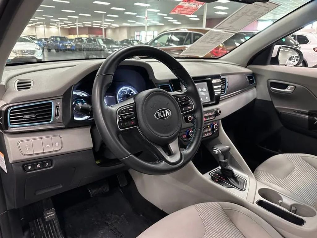 2018 Kia Niro LX - Photo 23