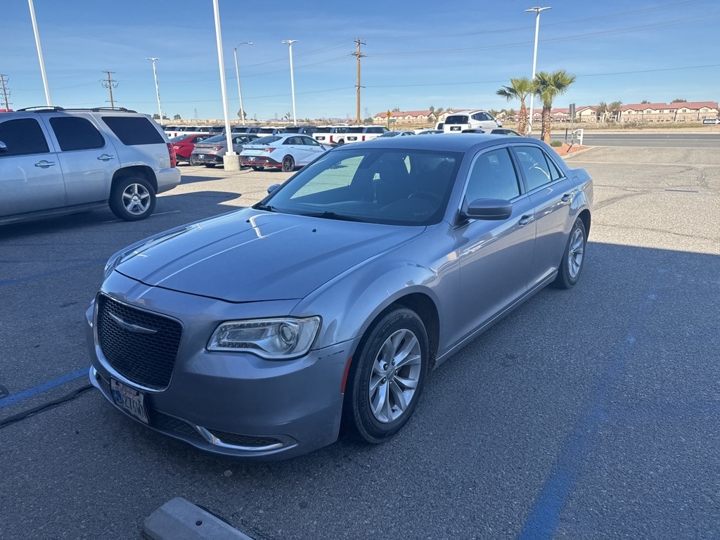 2018 Chrysler 300 Touring's photo