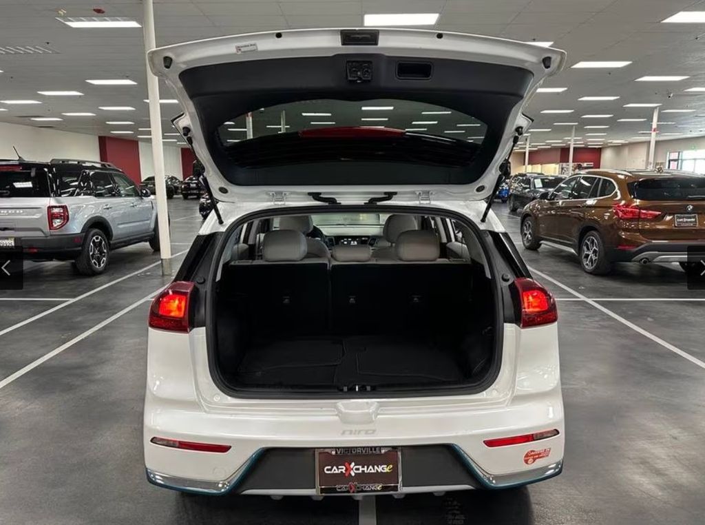 2018 Kia Niro LX - Photo 18