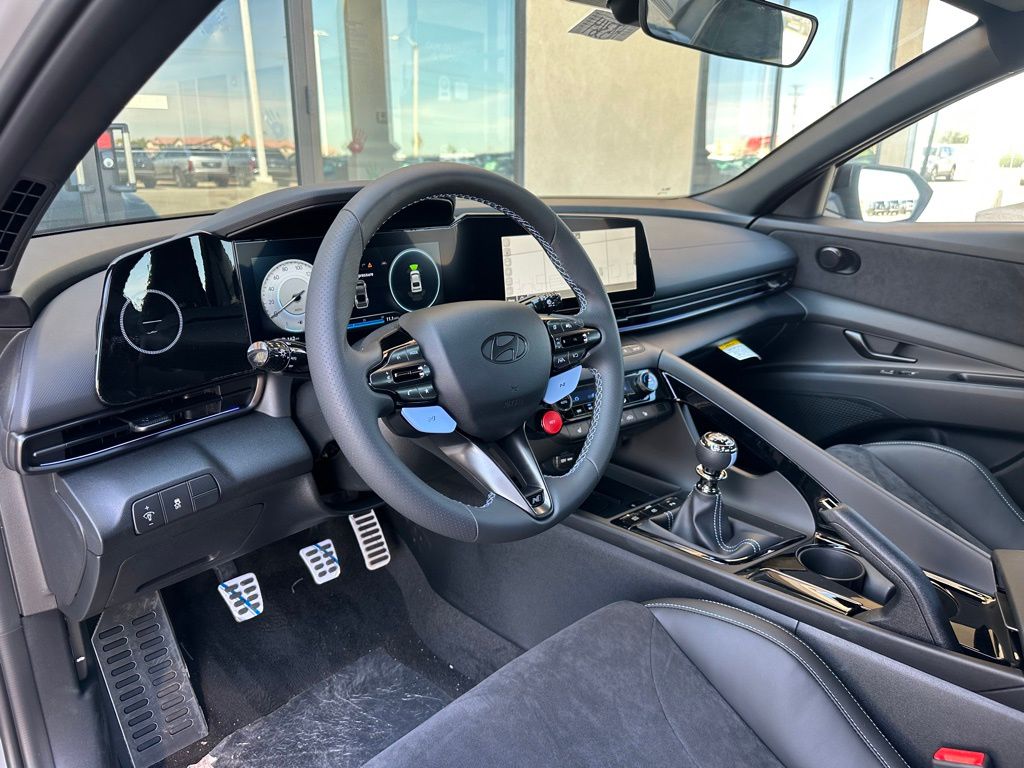 2025 Hyundai Elantra N - Photo 13