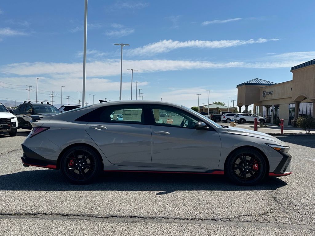 2025 Hyundai Elantra N - Photo 7