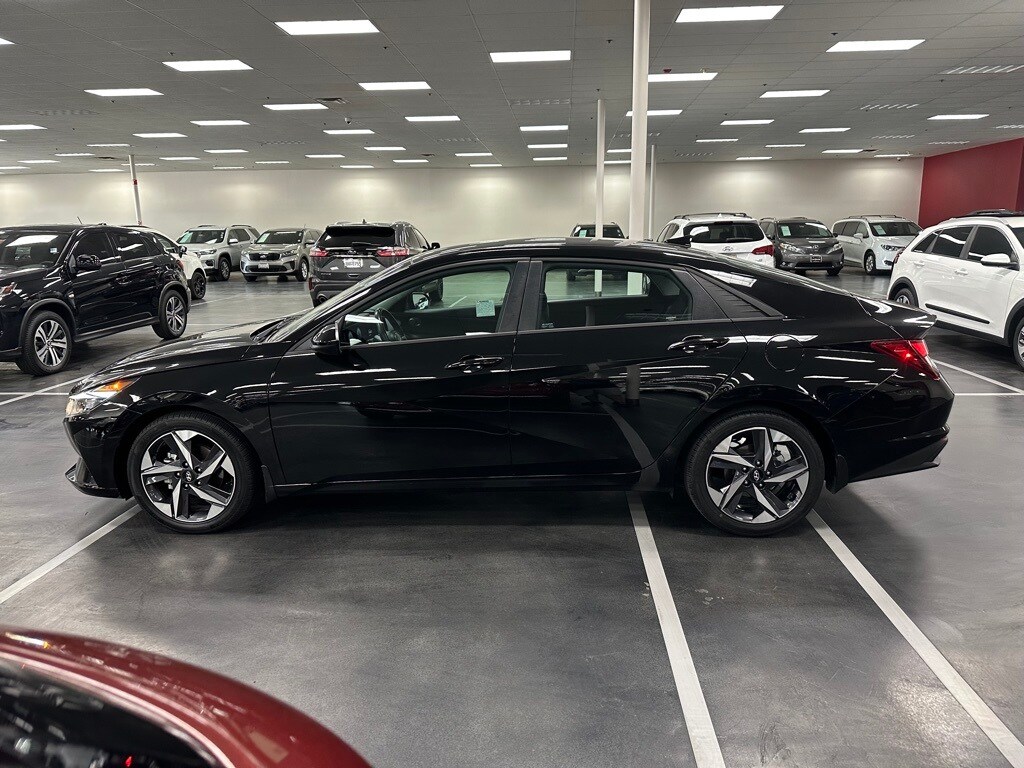 Used 2023 Hyundai Elantra SEL Sedan