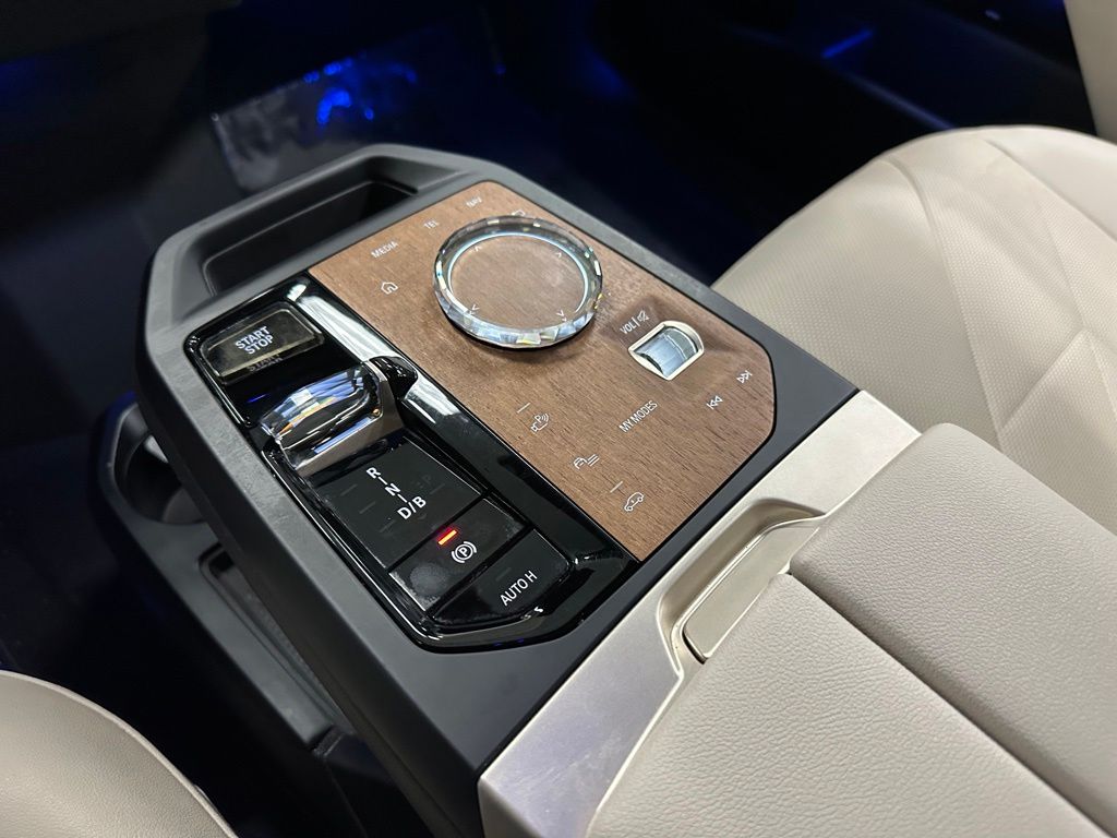 2023 BMW iX Base - Photo 24