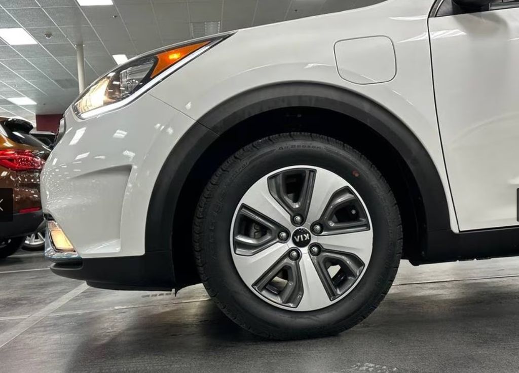 2018 Kia Niro LX - Photo 12