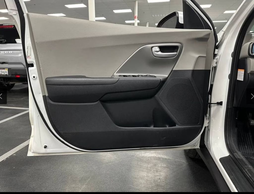 2018 Kia Niro LX - Photo 11