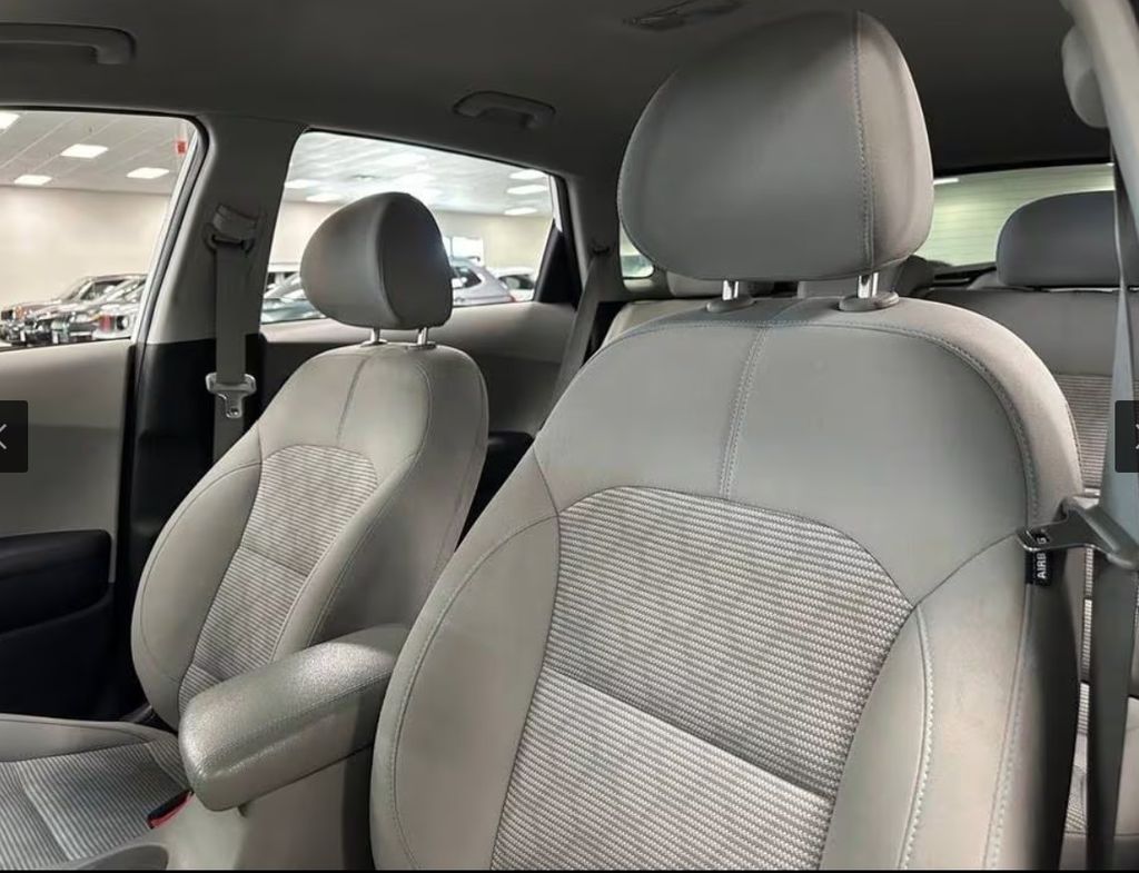 2018 Kia Niro LX - Photo 20