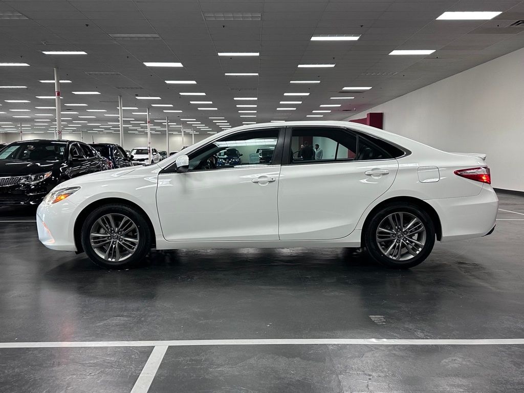 Used 2016 Toyota Camry SE Sedan