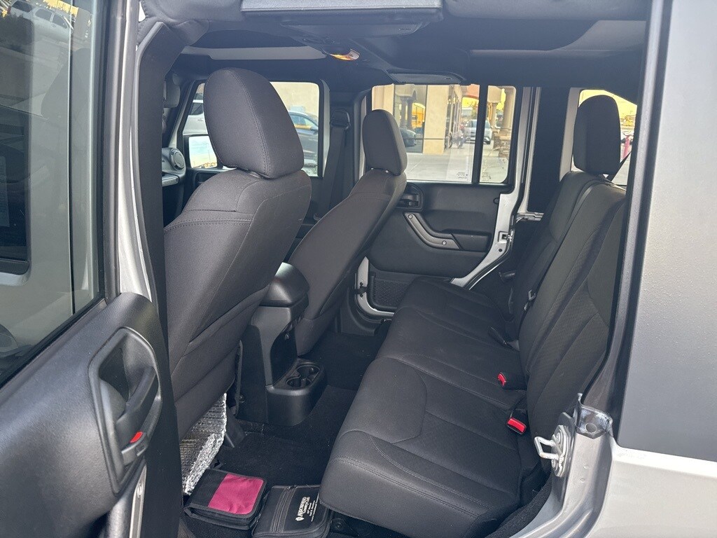 2017 Jeep Wrangler Unlimited Sport S photo 4