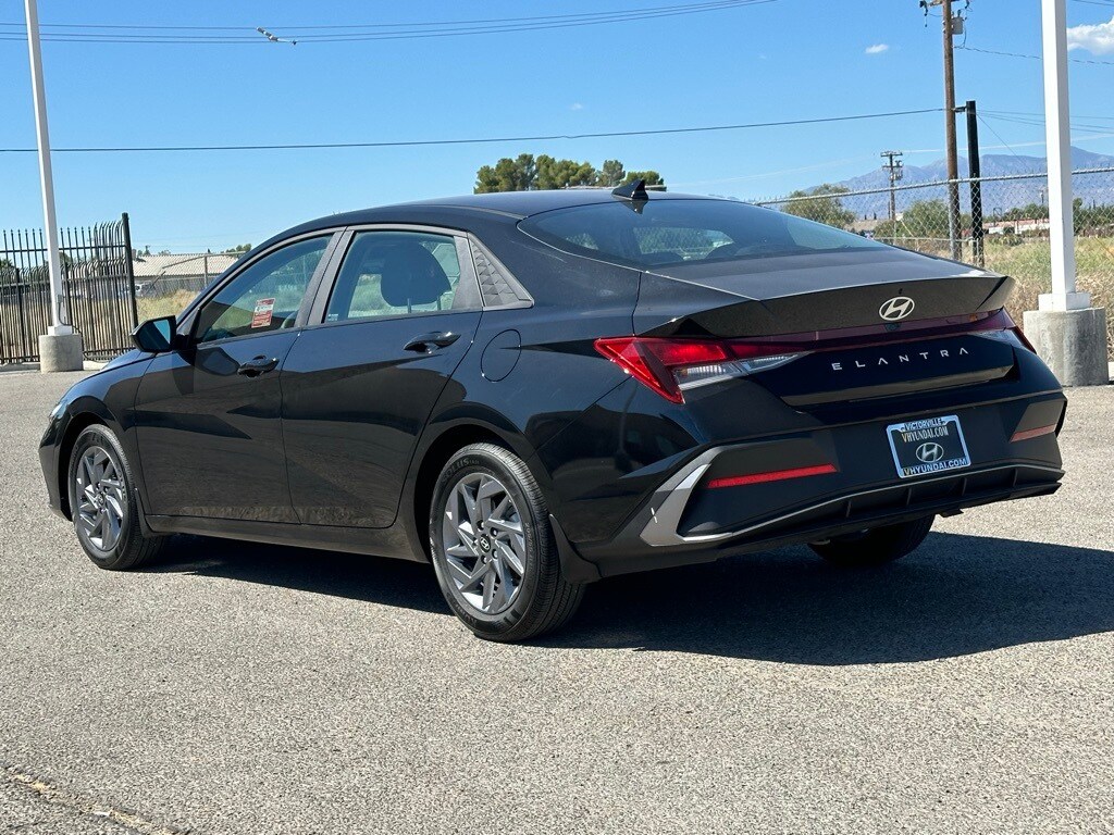 2024 Hyundai Elantra SEL photo 4