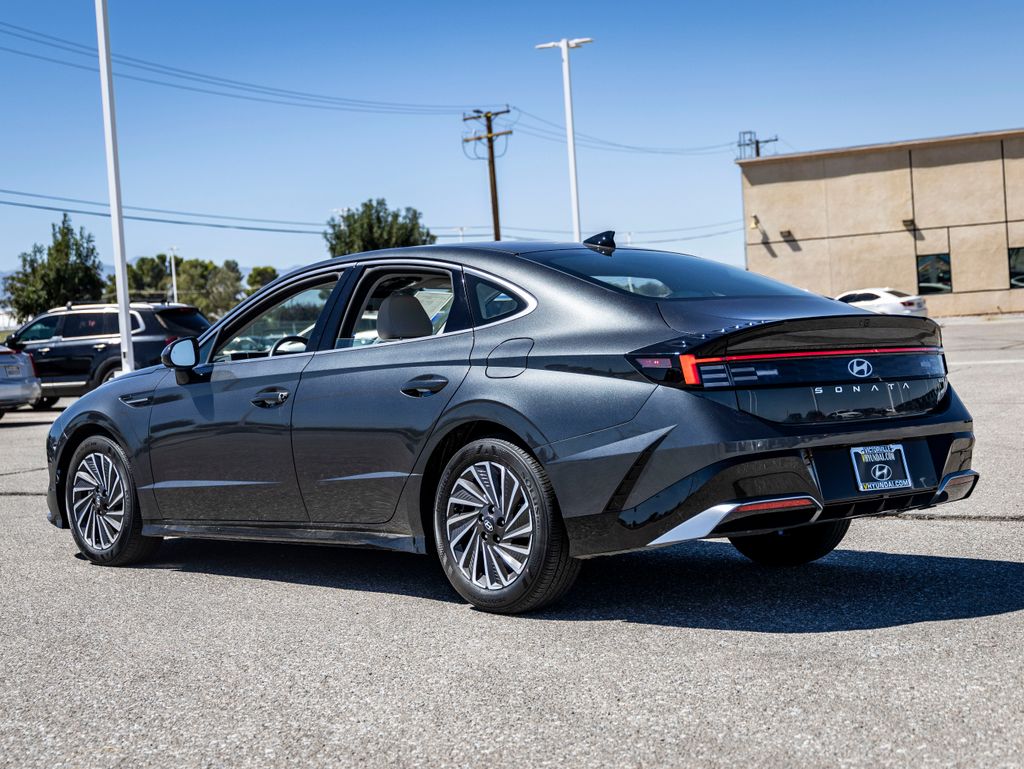 Used 2025 Hyundai Sonata Hybrid SEL Sedan