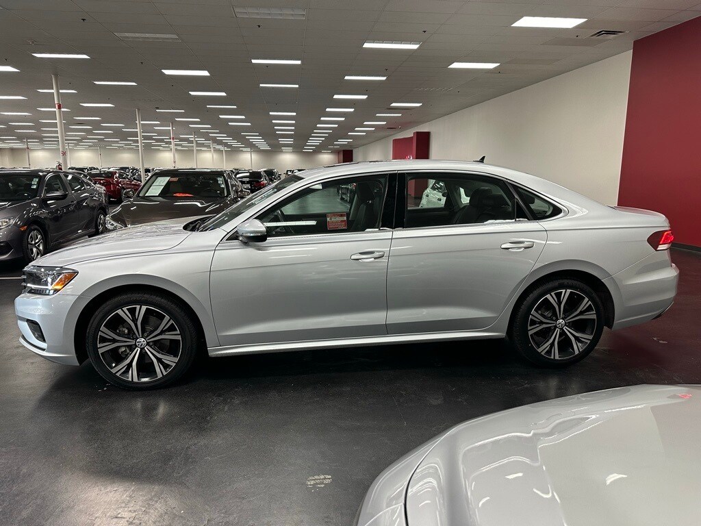 2021 Volkswagen Passat 2.0T SE photo 3