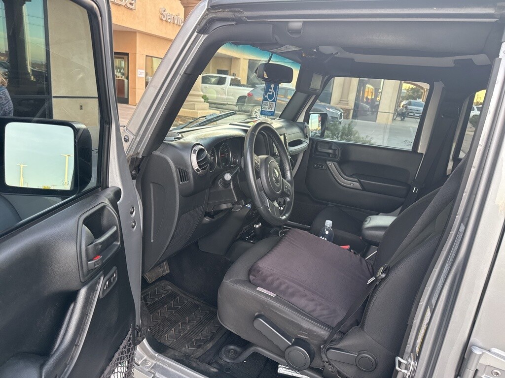 2017 Jeep Wrangler Unlimited Sport S photo 3