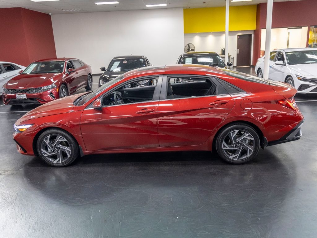 Used 2025 Hyundai Elantra Limited Sedan