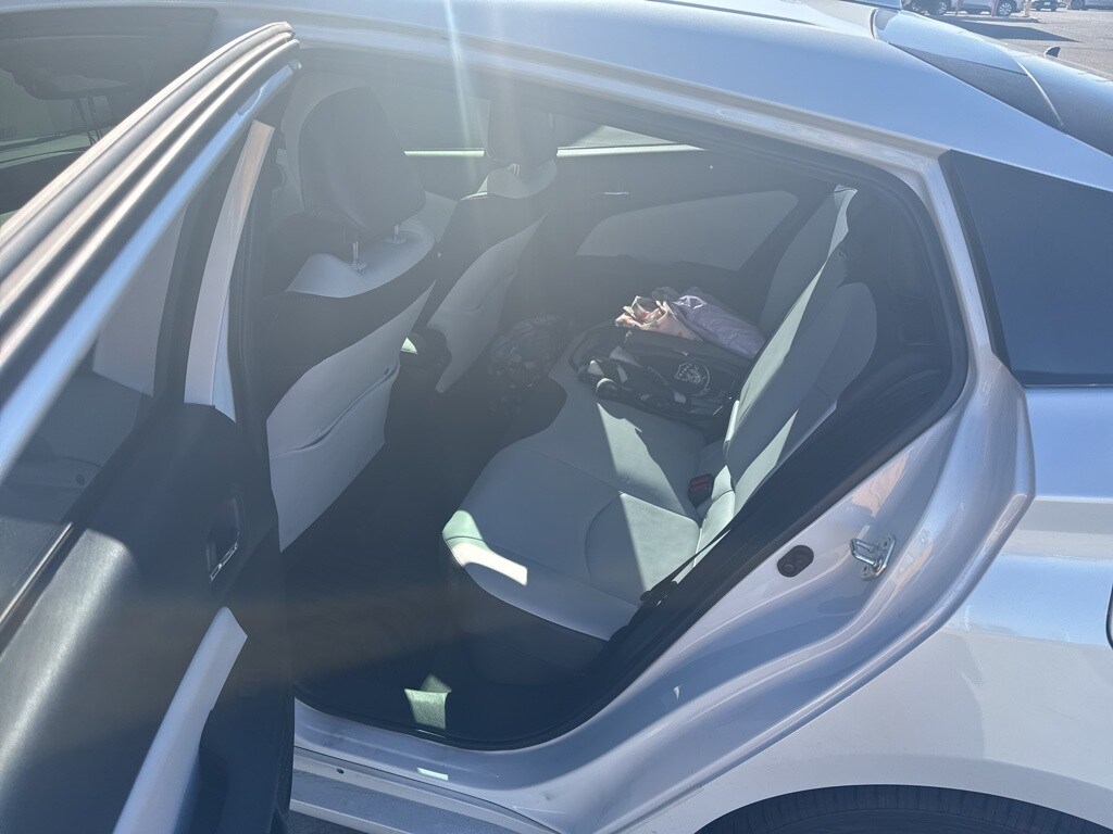 2022 Toyota Prius XLE photo 4