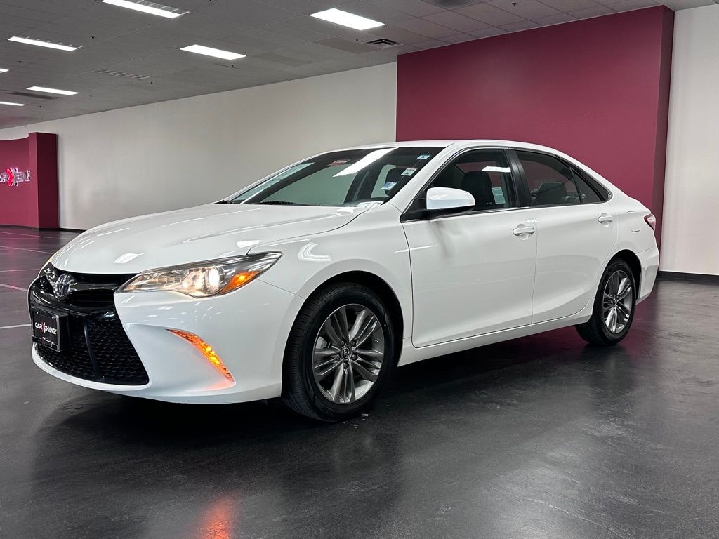 Used 2016 Toyota Camry SE Sedan