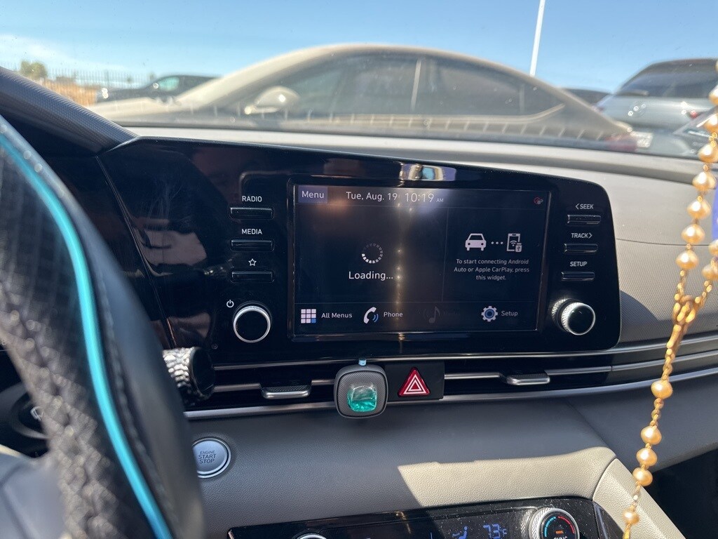 2022 Hyundai Elantra SEL photo 3
