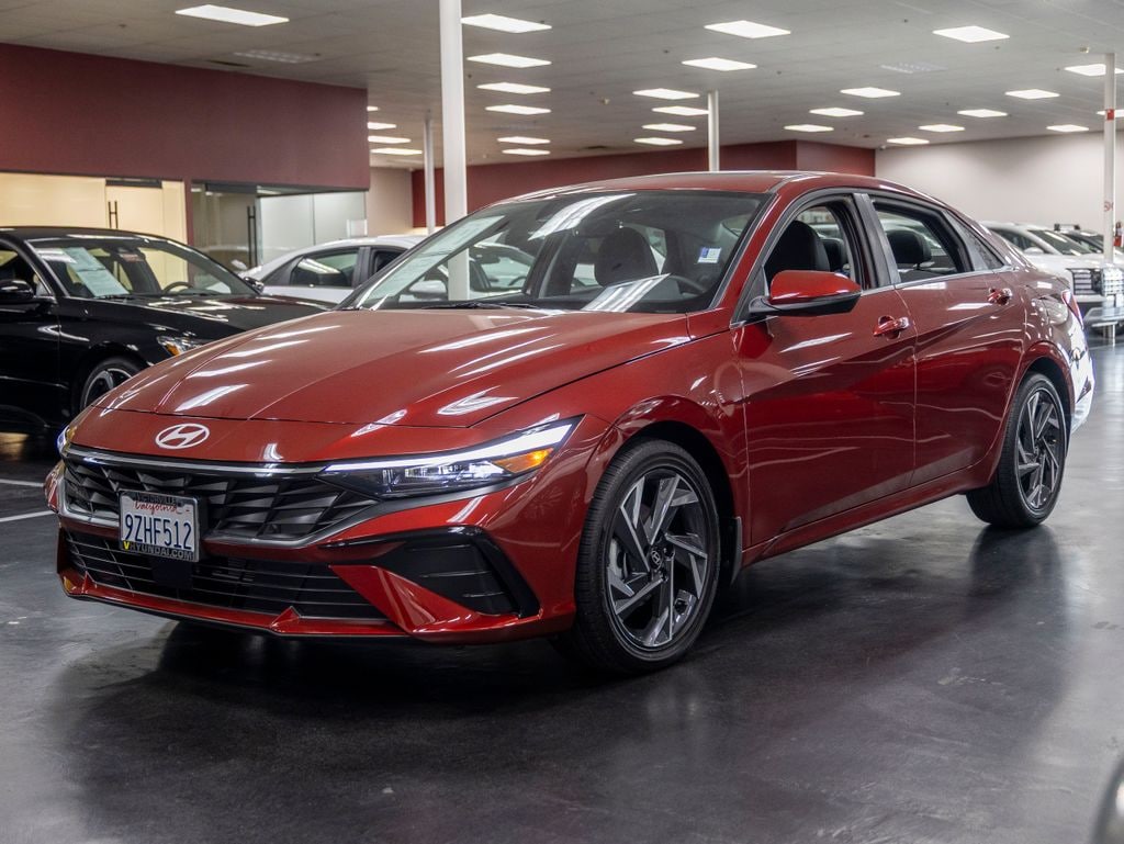 Used 2025 Hyundai Elantra Limited Sedan