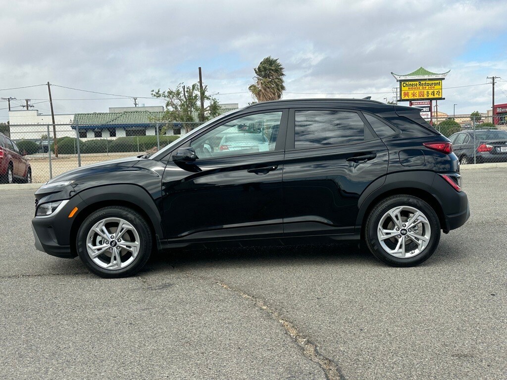 2022 Hyundai Kona SEL photo 2
