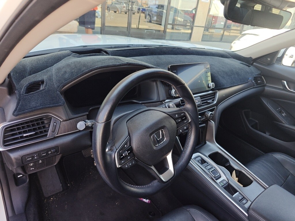 2018 Honda Accord Touring 2.0T photo 3