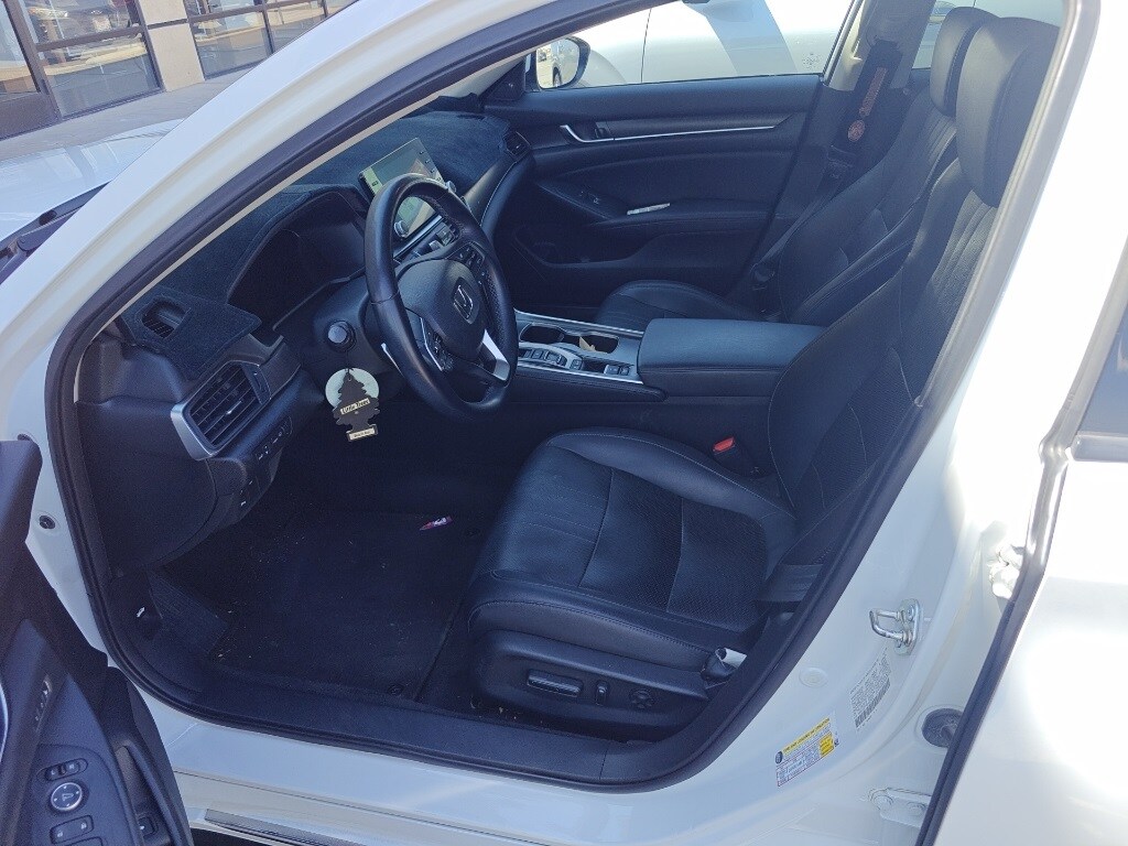 2018 Honda Accord Touring 2.0T photo 4