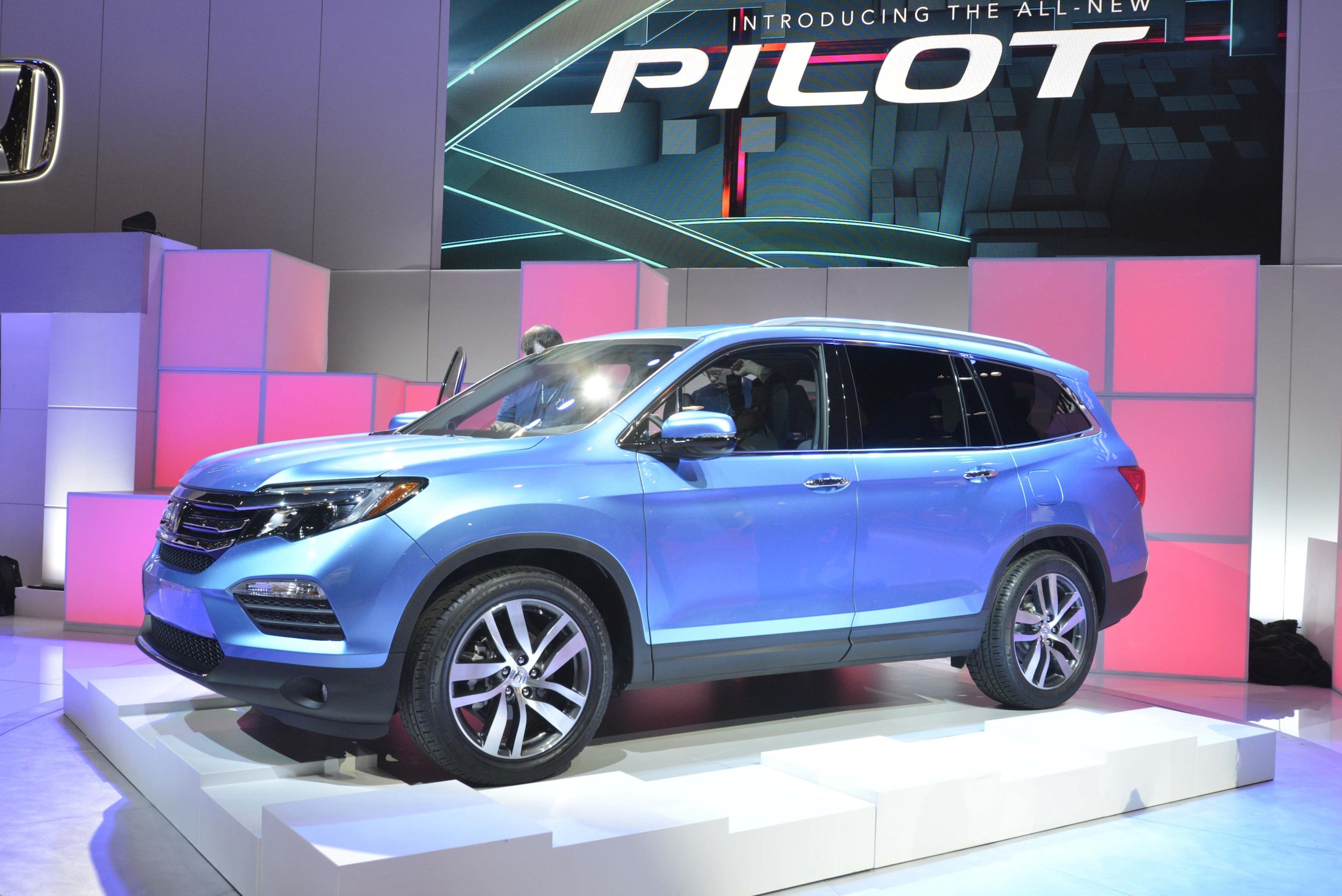 2016 Honda Pilot looks great The 2016 Honda Pilot is available soon at Ocean Honda near Salinas & Gilroy CA