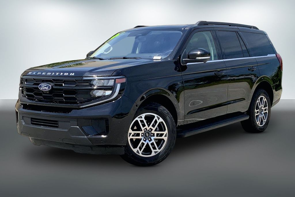 Used 2025 Ford Expedition Active with VIN 1FMJU1J8XSEA42471 for sale in Kansas City