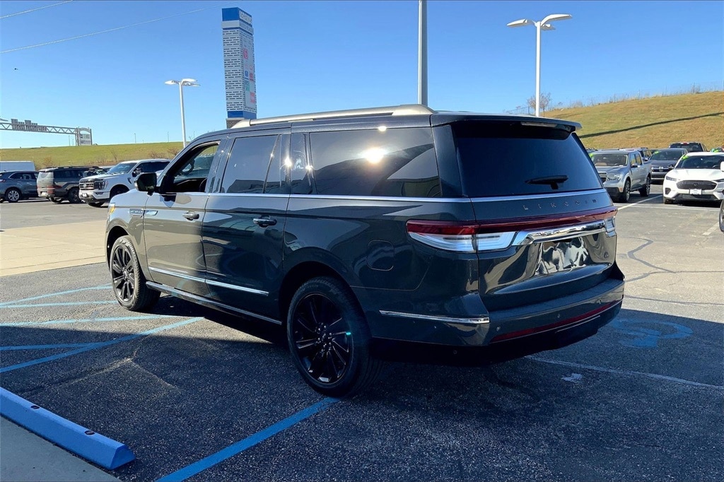 Used 2023 Lincoln Navigator Black Label L with VIN 5LMJJ3TG7PEL05609 for sale in Kansas City