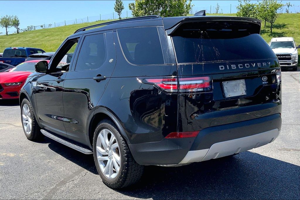 Used 2017 Land Rover Discovery HSE with VIN SALRRBBV7HA018270 for sale in Kansas City