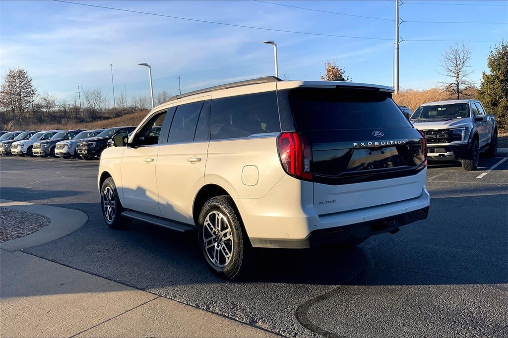 Used 2025 Ford Expedition Active with VIN 1FMJU1J86SEA09676 for sale in Kansas City