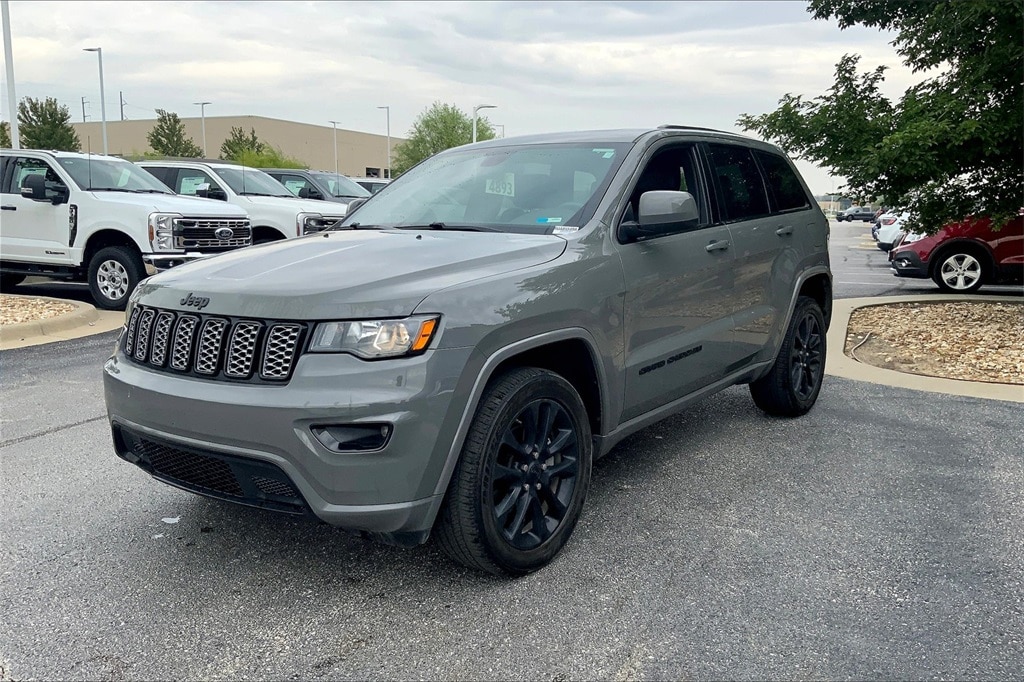 Used 2020 Jeep Grand Cherokee Altitude with VIN 1C4RJFAG6LC377390 for sale in Kansas City