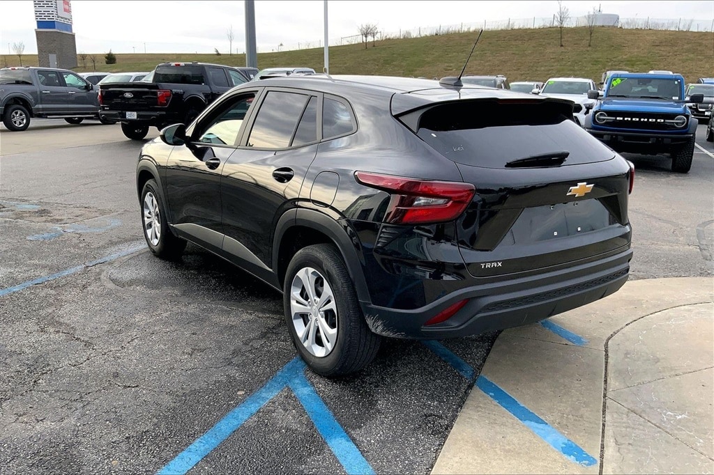 Used 2025 Chevrolet Trax LS with VIN KL77LFEPXSC160156 for sale in Kansas City