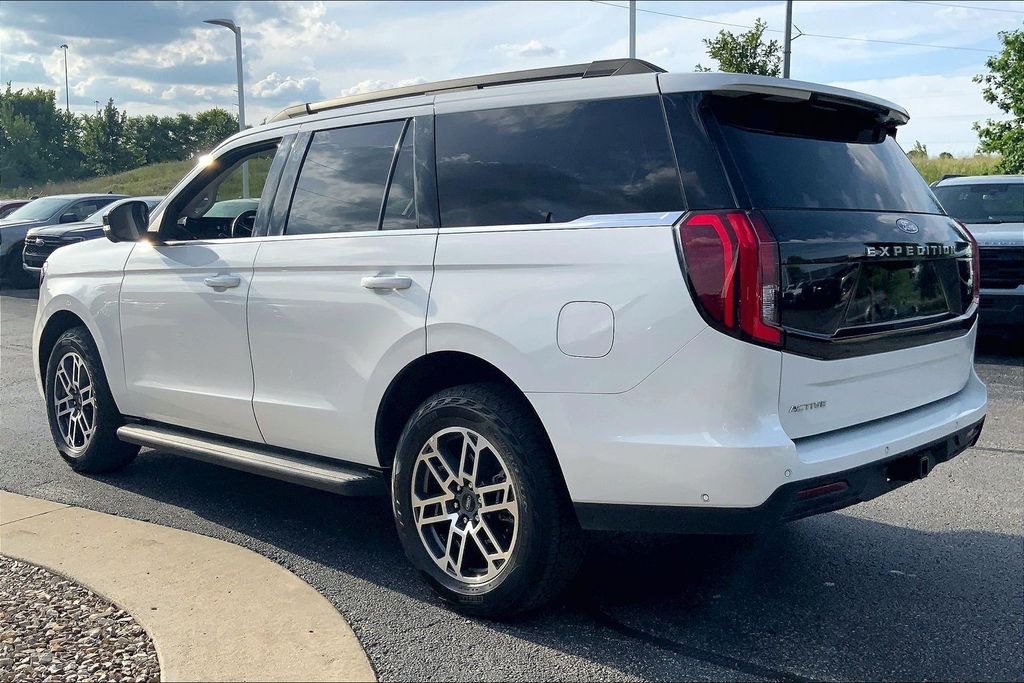 Used 2025 Ford Expedition Active with VIN 1FMJU1J82SEA20786 for sale in Kansas City