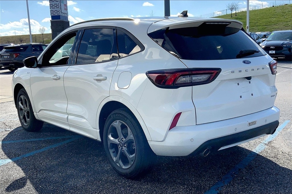 Used 2024 Ford Escape ST-Line with VIN 1FMCU9MN2RUB35235 for sale in Kansas City