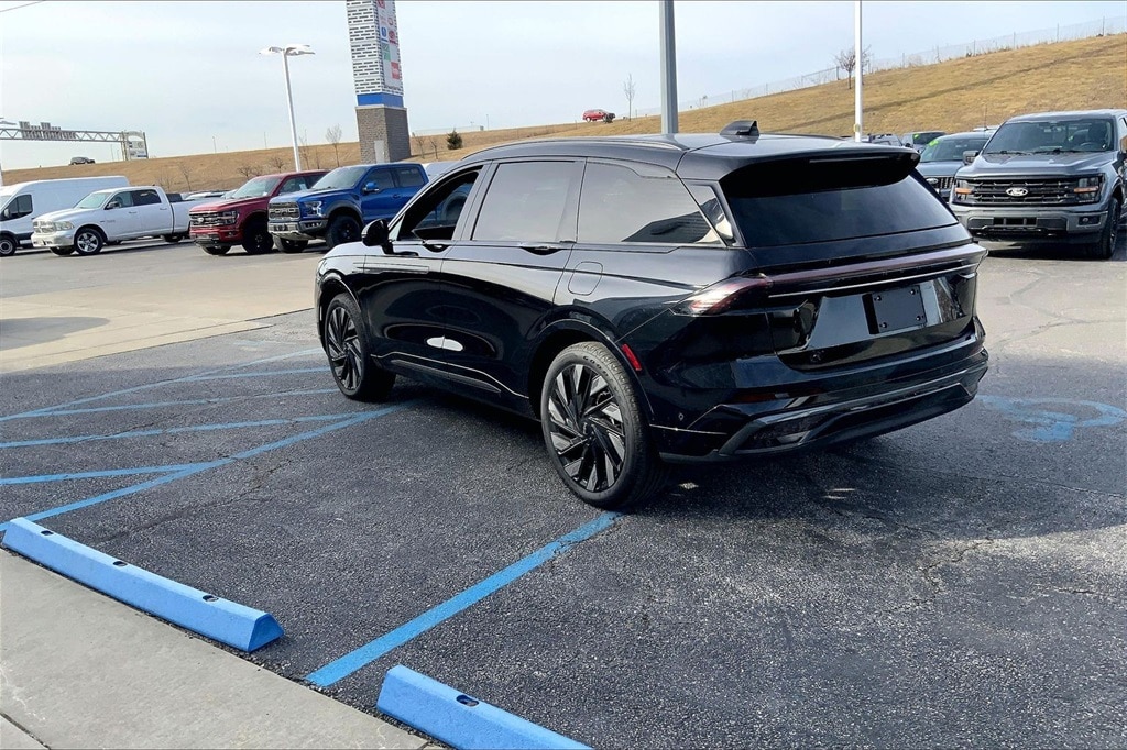 Used 2024 Lincoln Nautilus Reserve with VIN 5LMPJ8KAXRJ868376 for sale in Kansas City