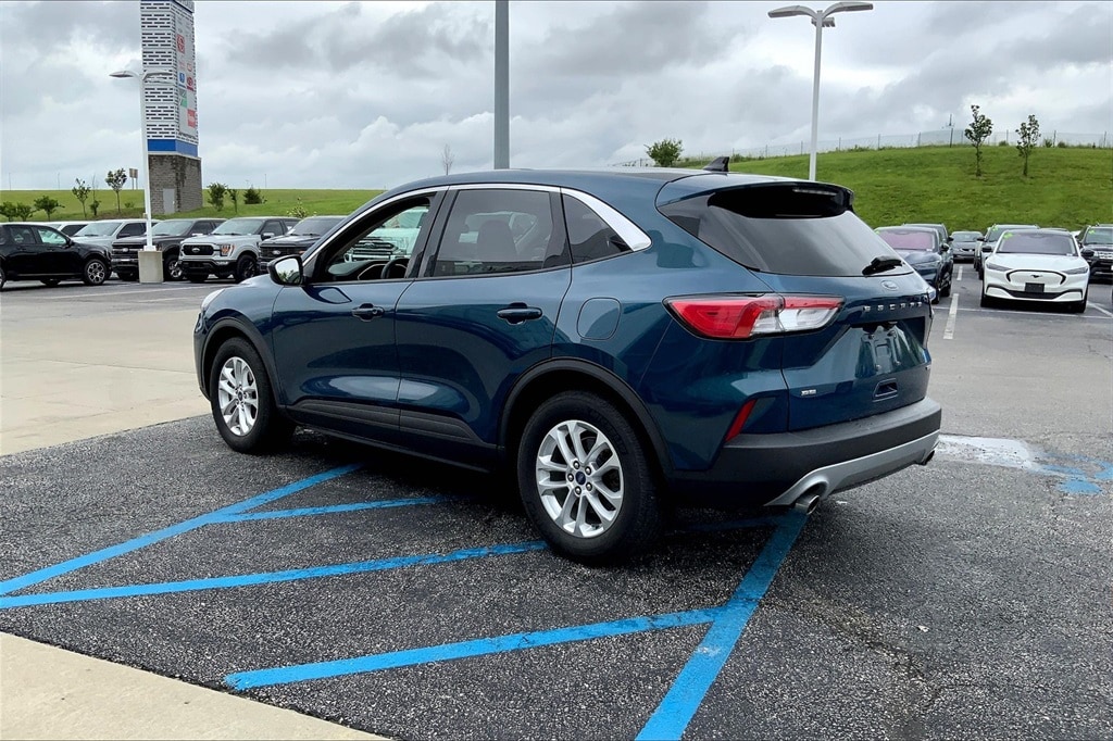 Used 2020 Ford Escape SE with VIN 1FMCU0G66LUA62488 for sale in Kansas City