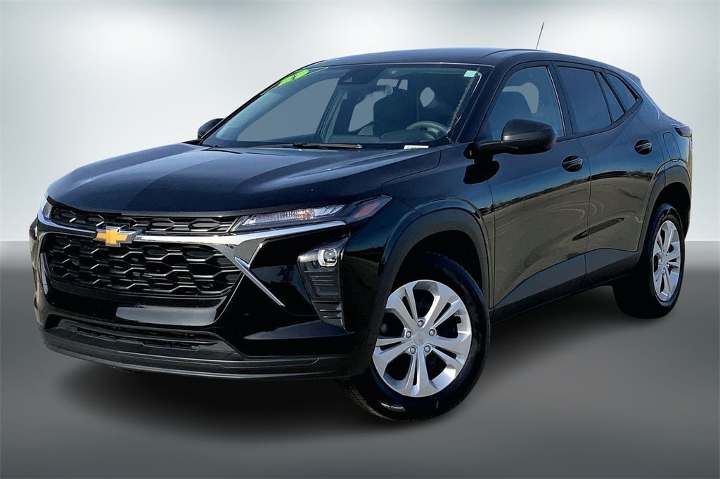 Used 2025 Chevrolet Trax LS with VIN KL77LFEPXSC160156 for sale in Kansas City