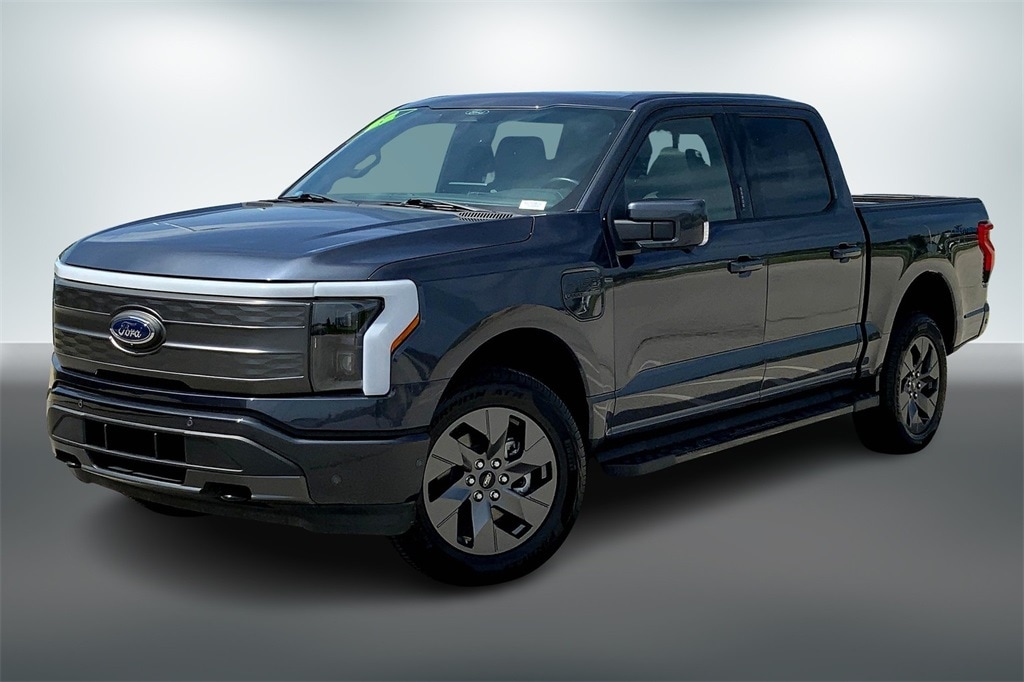 Used 2022 Ford F-150 Lightning Lariat with VIN 1FTVW1EV9NWG10806 for sale in Kansas City, KS