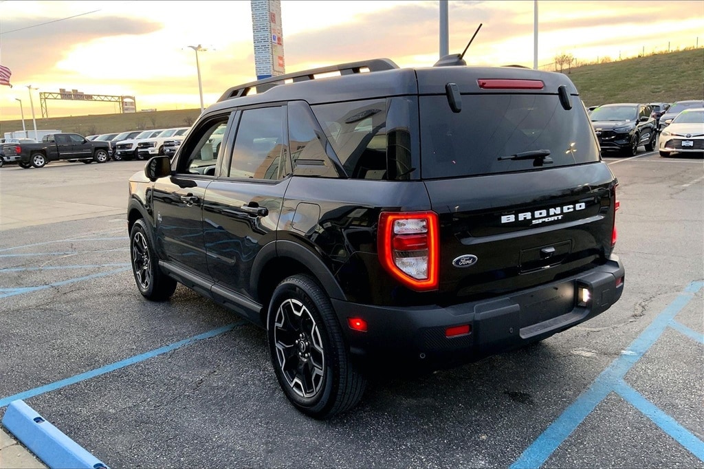 Used 2025 Ford Bronco Sport Outer Banks with VIN 3FMCR9CN6SRE57859 for sale in Kansas City