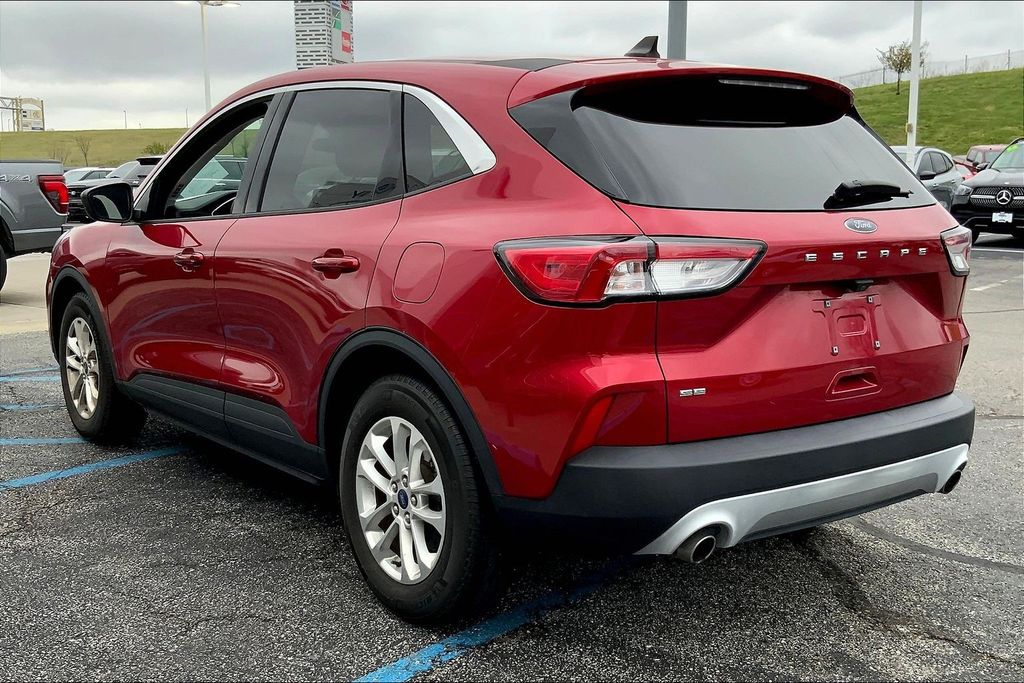 Used 2022 Ford Escape SE with VIN 1FMCU0G6XNUB53136 for sale in Kansas City